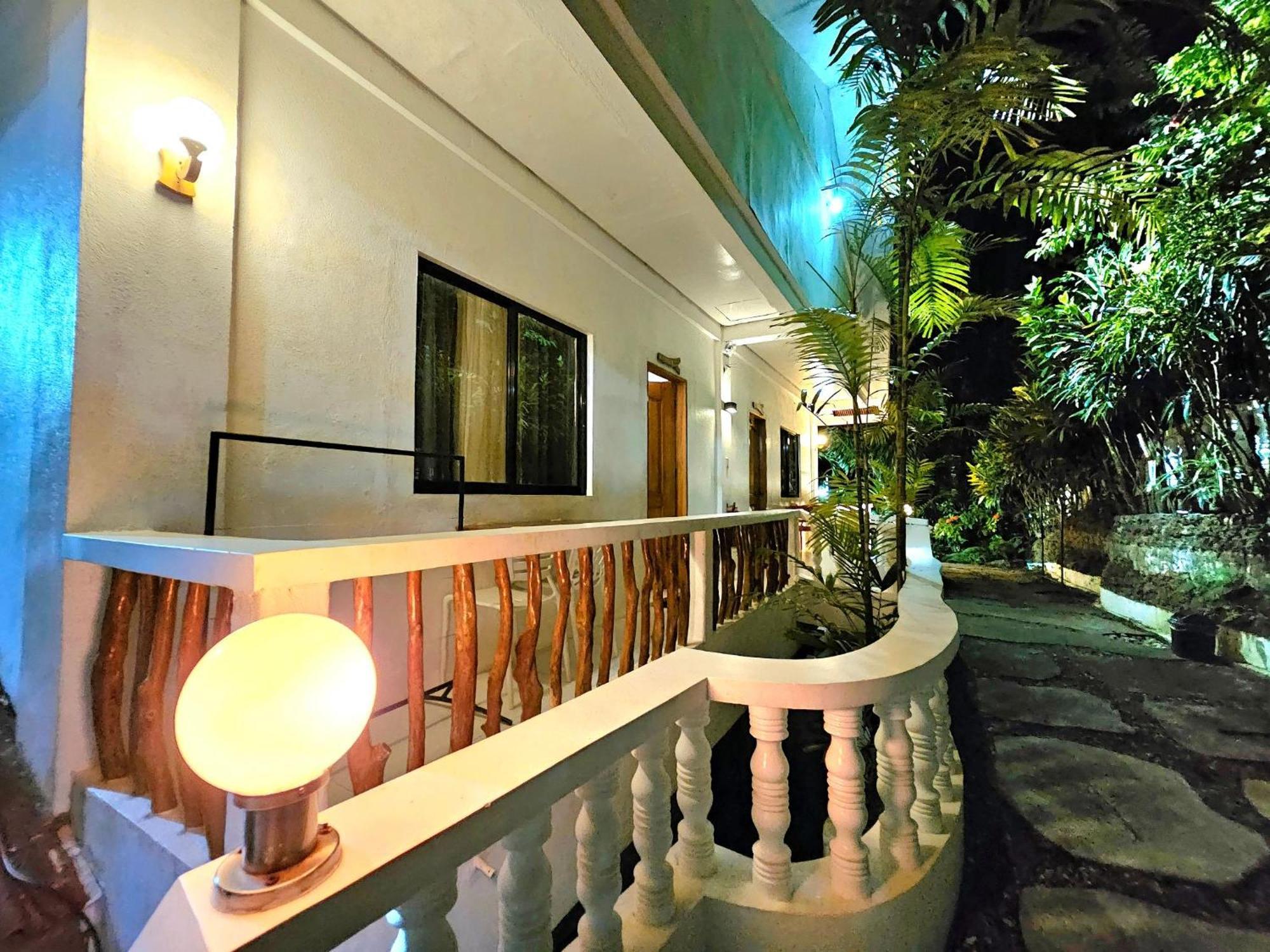 Cocoloco Beach Resort Manoc-Manoc Exteriér fotografie
