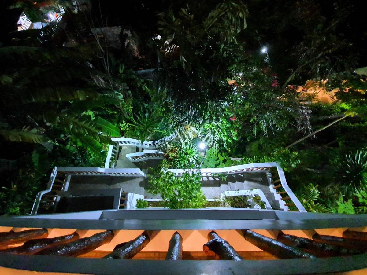 Cocoloco Beach Resort Manoc-Manoc Exteriér fotografie